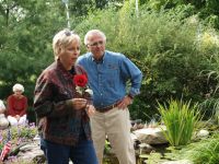 Roseann placing her rose